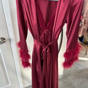 Elegant Burgundy Lace Trim Robe